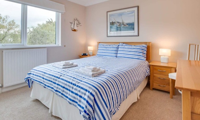 Instow Apartment | Beautiful apartment for 4 guests with WIFI, TV and parking