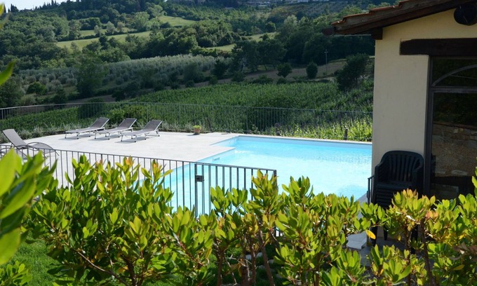 Capolona Apartment | Beautiful apartment for 2 people with pool, WIFI, TV and pets allowed, close to Arezzo