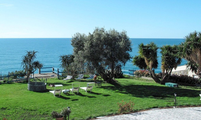 Imperia Apartment | Beautiful apartment for 5 people with WIFI, TV, patio and parking