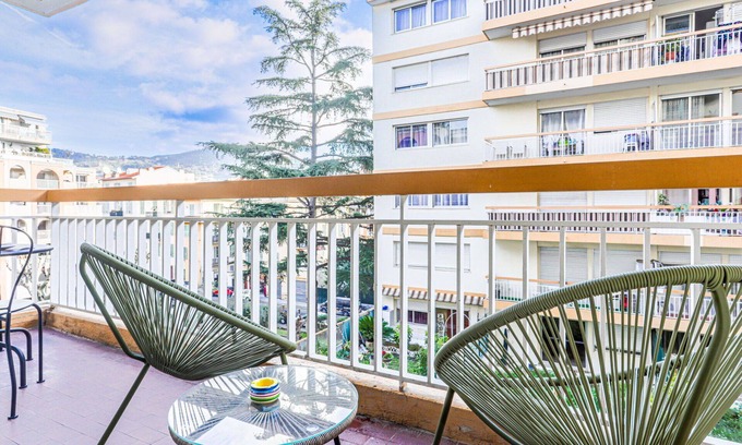 Cimiez Apartment | Beautiful apartment for 2 people with A/C, WIFI, TV, terrace, pets allowed and panoramic view