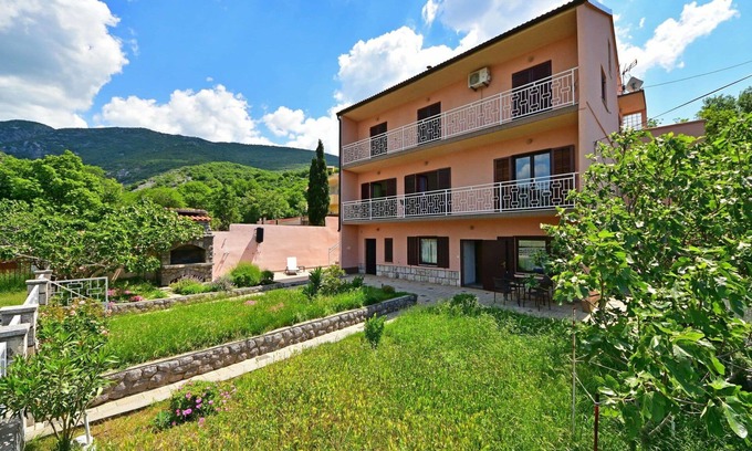 Sibinj Krmpotski Apartment | Beautiful apartment for 5 guests with WIFI, A/C, TV, terrace and parking
