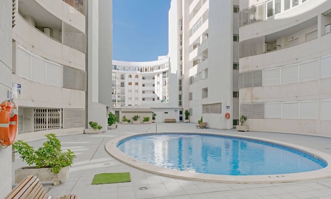 Calpe City Center Apartment | Beautiful apartment for 4 people with pool, WIFI, A/C, TV, terrace and pets allowed