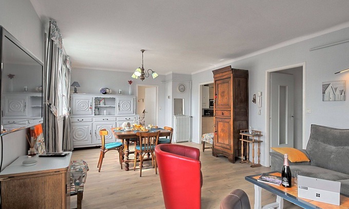 Vannes Apartment | Beautiful apartment for 4 guests with WIFI, TV, pets allowed and parking