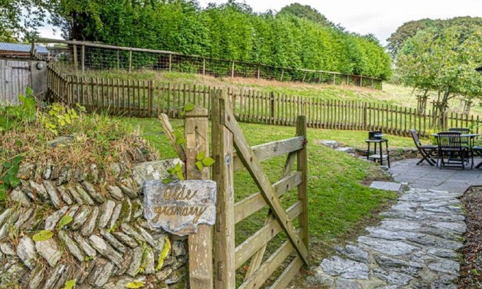 Fivelanes Apartment | Beautiful apartment for 2 guests with hot tub, WIFI, TV, patio, pets allowed and parking