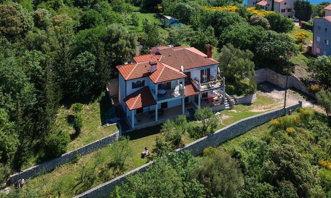 Sveta Marina Apartment | Beautiful apartment for 4 guests with A/C, WIFI, TV, terrace and pets allowed