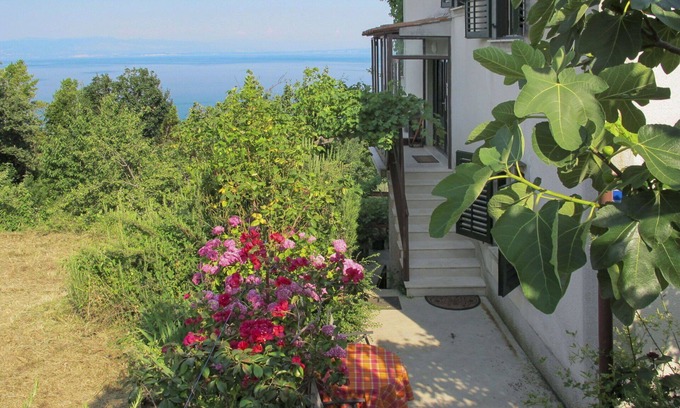 Mosenice Apartment | Beautiful apartment for 5 guests with A/C, WIFI, TV, terrace and parking