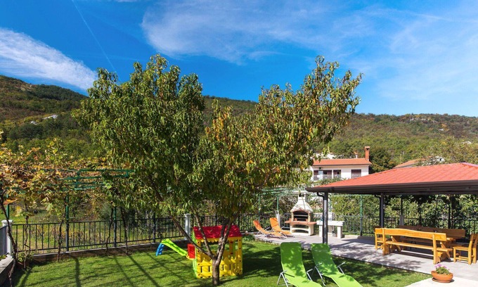Martina Apartment | Beautiful apartment for 4 guests with WIFI, A/C, TV, terrace and parking