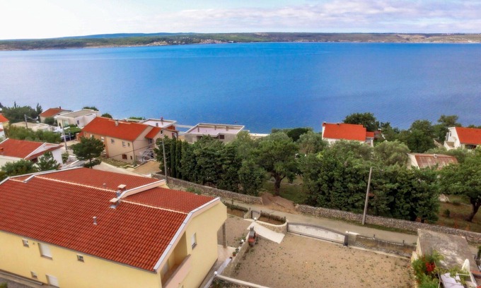 Croatian Coast Apartment | Beautiful apartment for 4 people with A/C, WIFI, TV, terrace and parking