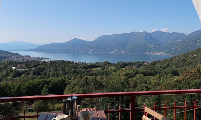 Luino Apartment | Beautiful apartment for 6 guests with WIFI, TV, terrace and parking