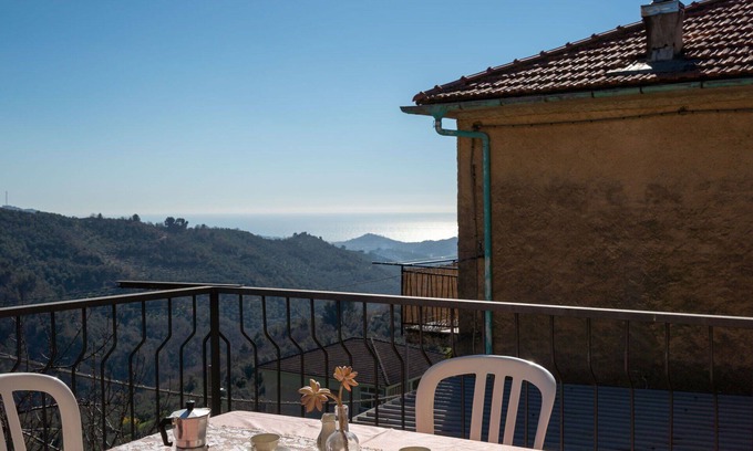 Vasia Apartment | Beautiful apartment for 4 guests with WIFI, TV, balcony, pets allowed and parking