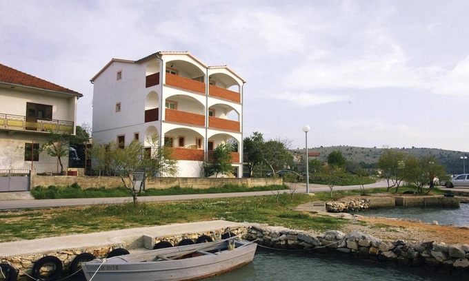 Jadrtovac Apartment | Beautiful apartment in Jadrtovac