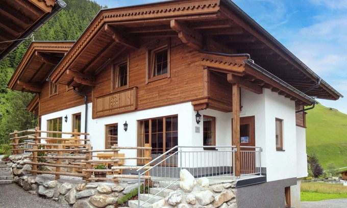 Juns House | Beautiful apartment in villa for 9 people with WIFI, TV and terrace