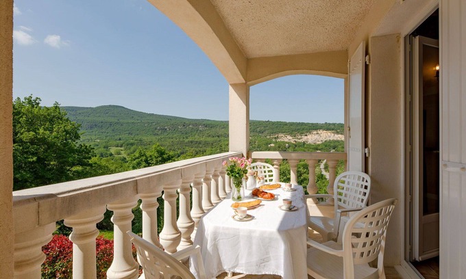 Bauduen Villa | Beautiful apartment in villa with WIFI, TV, balcony, pets allowed, panoramic view and parking