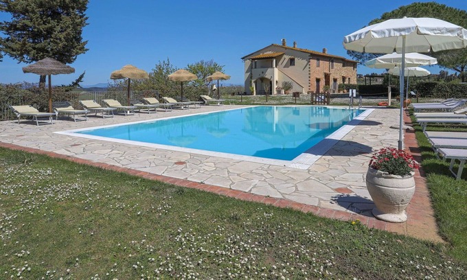 Sughera Villa | Beautiful apartment in villa for 5 guests with pool, WIFI, TV, terrace, pets allowed and parking