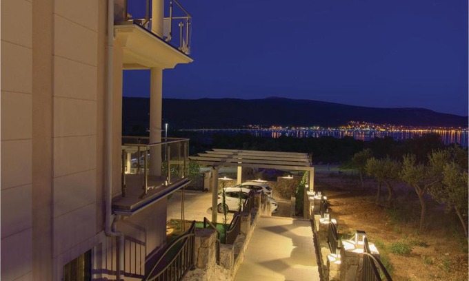 Kornic Apartment | Beautiful apartment in Kornic with WiFi, Indoor swimming pool and Swimming pool