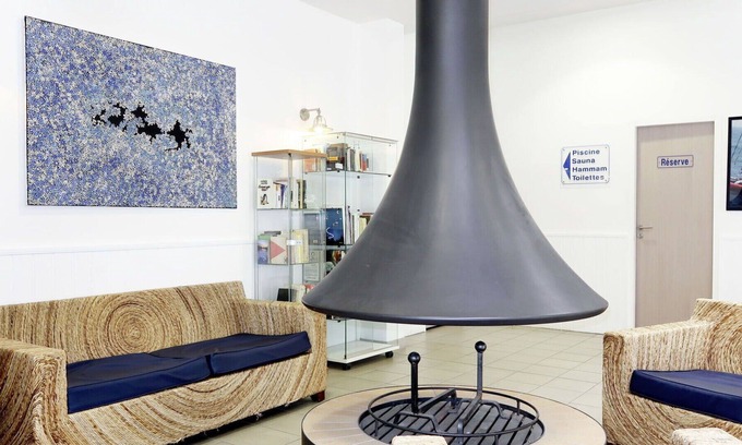 Crozon House | Beautiful apartment in villa for 8 people with WIFI, pool, TV, terrace, pets allowed and parking