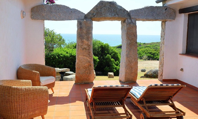 Sant'Elmo House | Beautiful apartment in villa for 6 guests with A/C, TV, terrace, pets allowed and parking