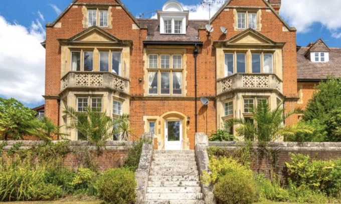Sunningdale Apartment | Beautiful apartment near Ascot/Wentworth/Windsor. 50 minutes from Central London