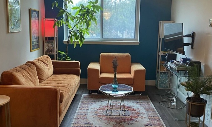 Parkdale Apartment | Beautiful Apartment on Queen West