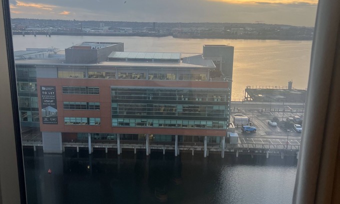 Liverpool City Centre Apartment | Beautiful Apartment With Excellent Water View