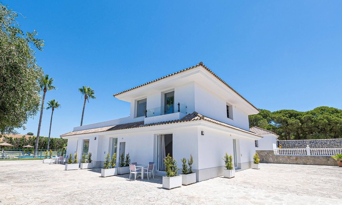 Brena y Marismas de Barbate Natural Park Apartment | Beautiful apartment with outdoor pool, located very close to beautiful nature and only 3 km from the