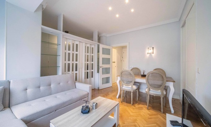 Castillejos Apartment | Beautiful apt with pool in Madrid by SharingCo