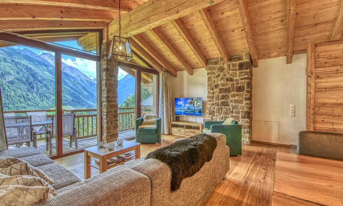 Kaprun House | Beautiful Austrian style Chalet at the ski slope