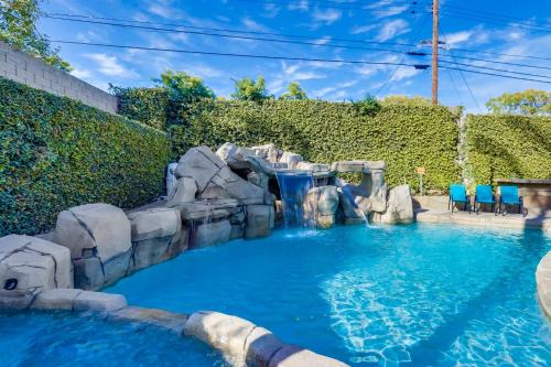 Placentia House | Beautiful Backyard Oasis 5 bedroom 3 Bathroom Home