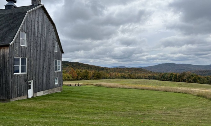 Stamford House | Beautiful Barn Estate: 5 bdrms 5 bathrooms, fireplaces, views & more