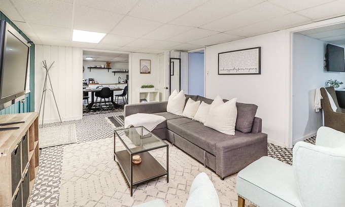 Lawrenceville House | Beautiful Basement apartment in the Heart of Gwinnett Ga