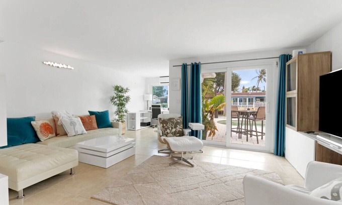 Argonaut Isle House | Beautiful Bayfront House 3Bed 2Bth Home w/parking