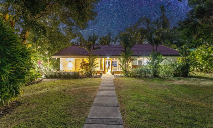Esterillos Este Villa | Beautiful Beachfront Home in Esterillos