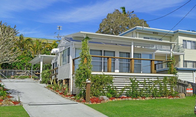Crescent Head House | BEAUTIFUL BEACH COTTAGE IN THE CENTRE OF TOWN