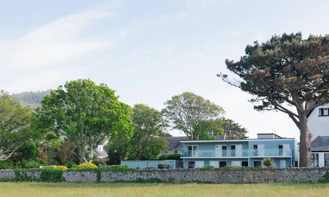 Nefyn House | Beautiful beach side homes sleeping 8 guests