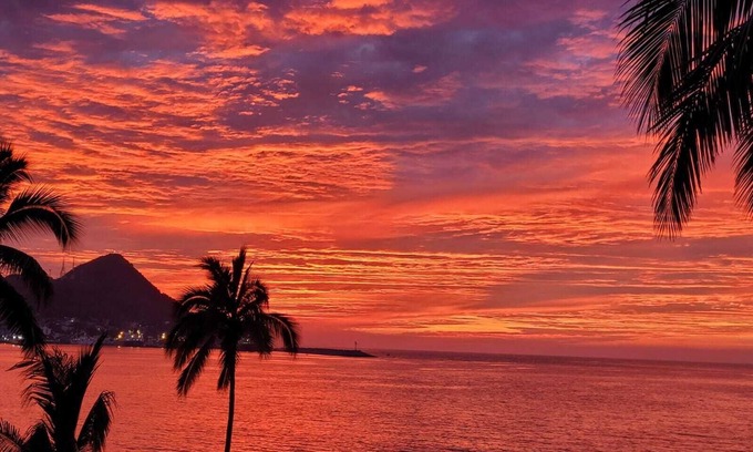 Manzanillo Condo | Beautiful beachfront 2BR 2BA condo w/pool, patio & sunsets!