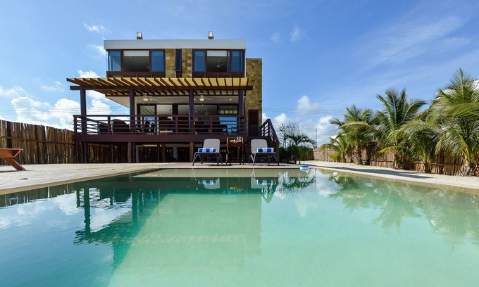 San Benito House | Beautiful beachfront reatreat, Villa Kay Polok