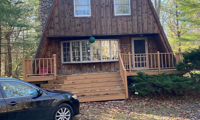 Sandisfield House | Beautiful Berkshire classic home nestled in a quiet peaceful area
