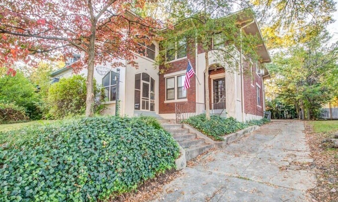 Evergreen Apartment | Beautiful Brick Patio, Top Unit- Bluemoon Bungalow