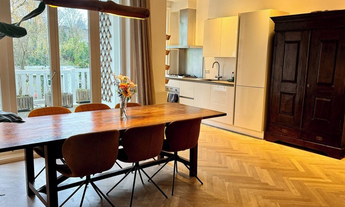 Amsterdam East Apartment | Beautiful, bright and quiet apartment close to the heart of Amsterdam. 2 slpkmrs.