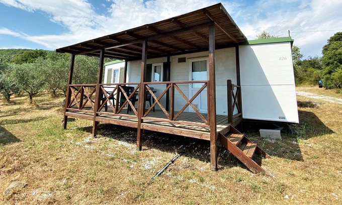 Capraia e Limite House | Beautiful bungalow with shared pool