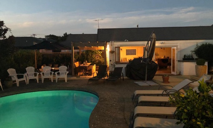 Blenheim House | Beautiful Bungalow CBD