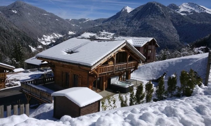 Saint-Jean-dʼAulps Ski Chalet | Beautiful Chalet Near Ski-lift - Sleeps 12