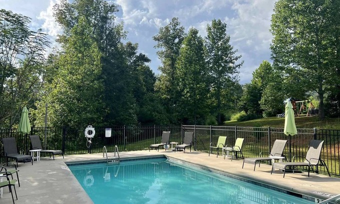 Vein Mountain Cabin | Beautiful Cabin few minutes away from Lake Lure and Chimney Rock