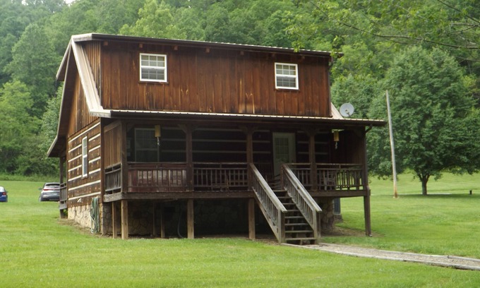 Hartford Cabin | Beautiful Cabin located by the Creek. 15 minutes to White Water Rafting