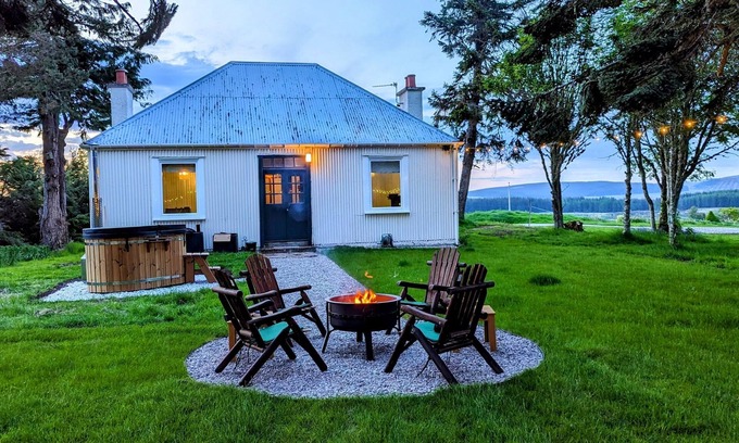 Lairg Cabin | Beautiful cabin nestled in a private Estate in the Scottish Highlands,