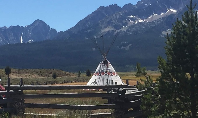 Stanley House | Beautiful Cabin with a view of the Sawtooth Mountains