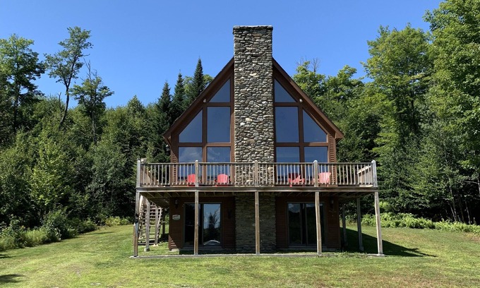 Pittsburg House | Beautiful Camp with 5 bedrooms, 3 bathrooms and direct trail access