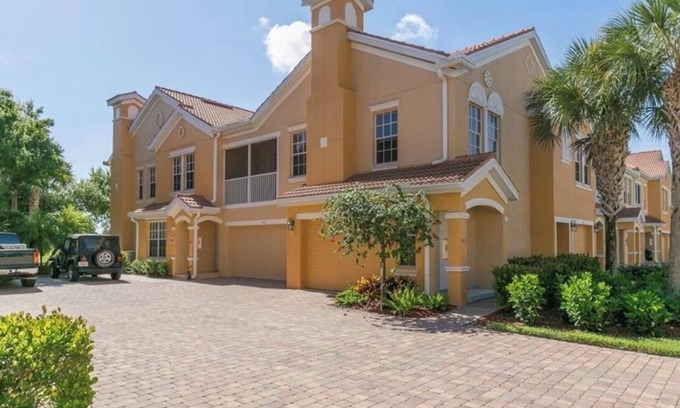 Diplomat Condo | Beautiful Cape Coral Condo