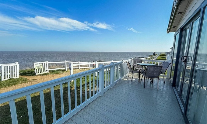 Hopton on Sea House | Beautiful caravan with stunning sea views at Haven Hopton ref 80001H