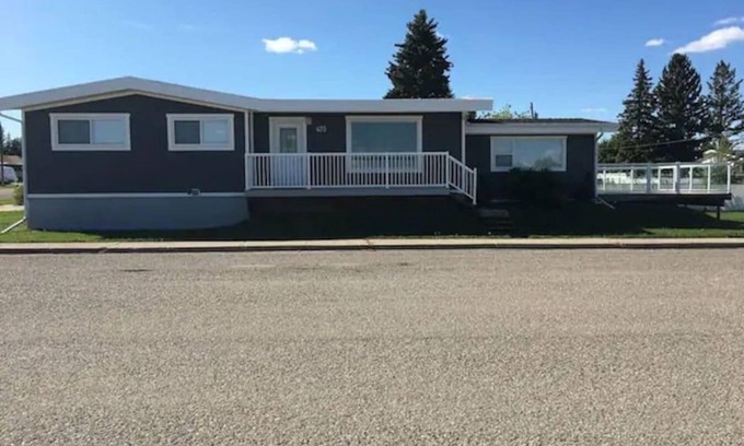Cardston House | Beautiful Cardston Home (whole house)!